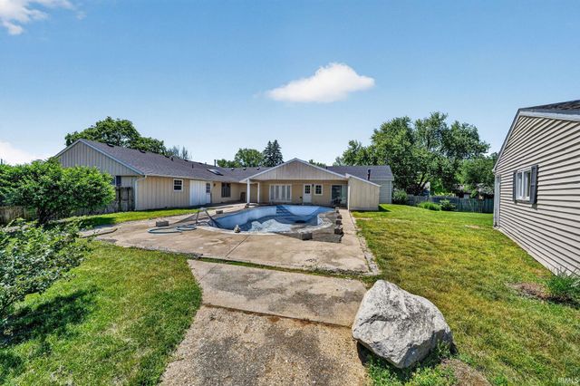 1501 Viking Drive, South Bend, IN 46628