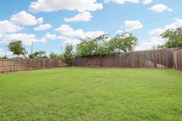 11509 Falcon Trace Drive, Fort Worth, TX 76244