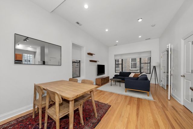 1064 N Milwaukee Avenue 2W, Chicago, IL 60642