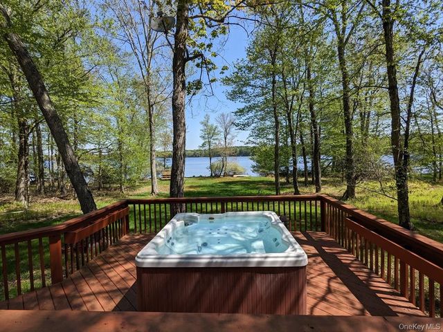 9 Canterbury Court, White Lake, NY 12720