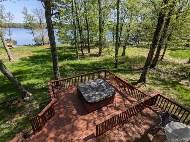 9 Canterbury Court, White Lake, NY 12720