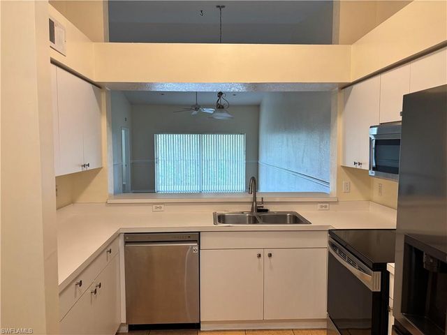 3245 Cypress Glen WAY 521, Naples, FL 34109