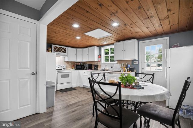 1024 MOUNT HOLLY RD, Edgewater Park, NJ 08010
