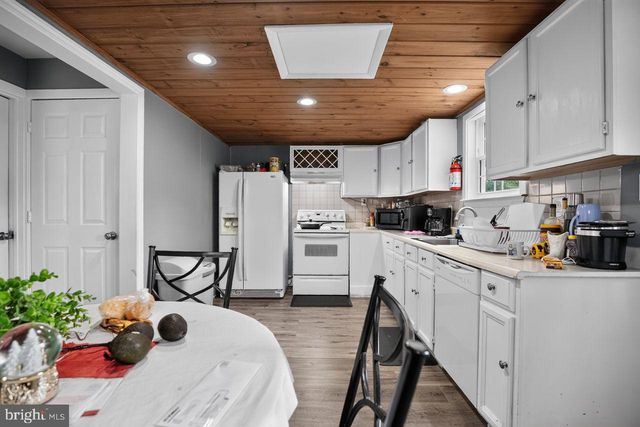 1024 MOUNT HOLLY RD, Edgewater Park, NJ 08010