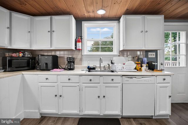 1024 MOUNT HOLLY RD, Edgewater Park, NJ 08010