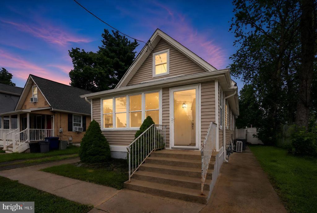 1024 MOUNT HOLLY RD, Edgewater Park, NJ 08010