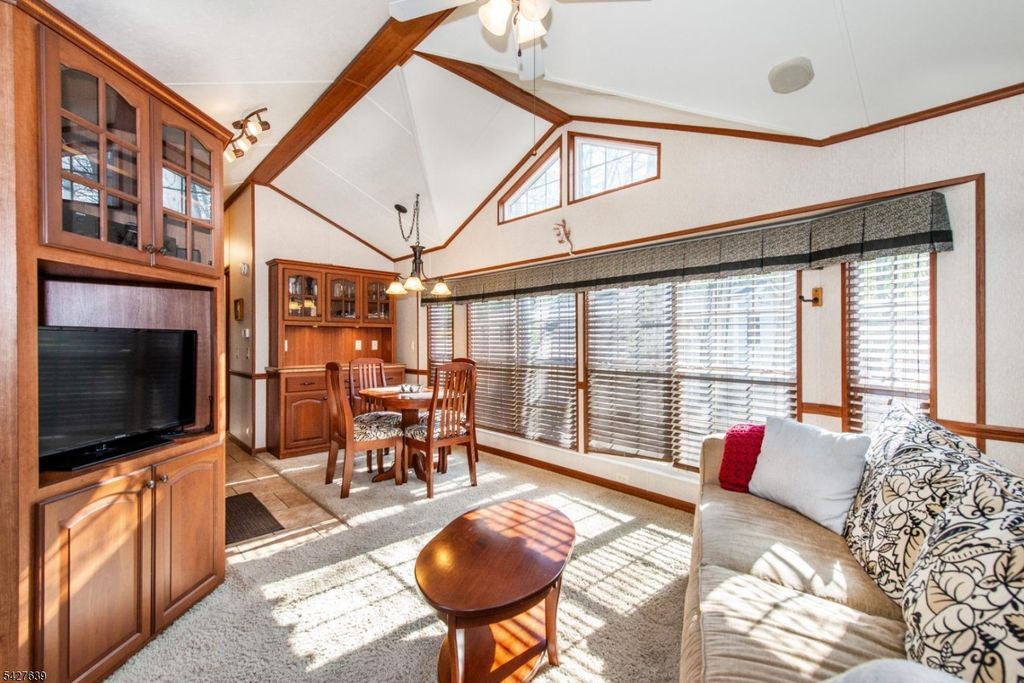 131 Sycamore Village, Vernon Twp., NJ 07461 — exterior