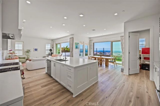 135 Oakstone, Irvine, CA 92618