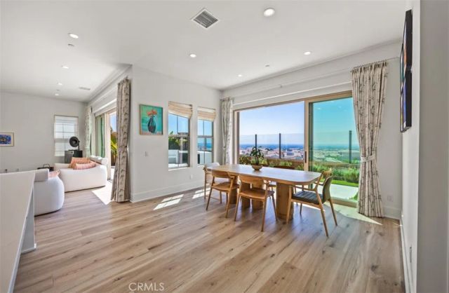 135 Oakstone, Irvine, CA 92618