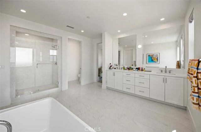 135 Oakstone, Irvine, CA 92618