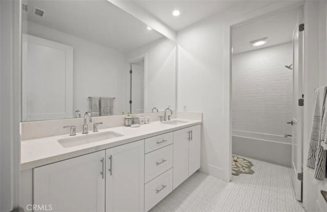 135 Oakstone, Irvine, CA 92618