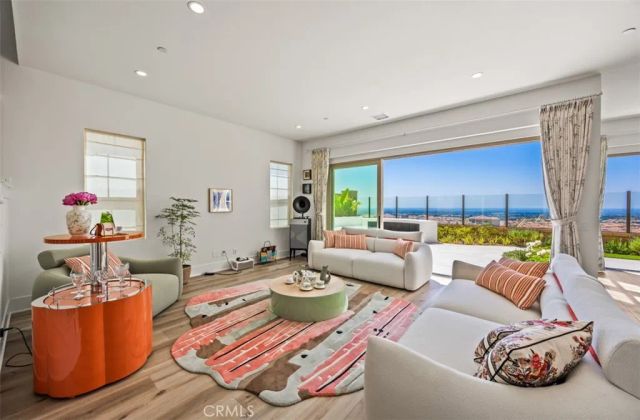 135 Oakstone, Irvine, CA 92618