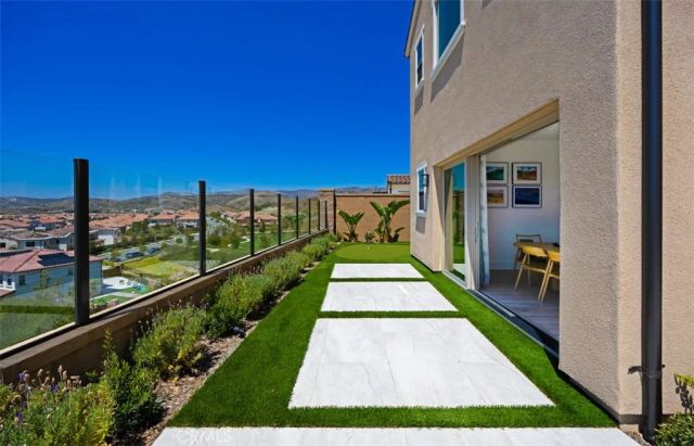 135 Oakstone, Irvine, CA 92618