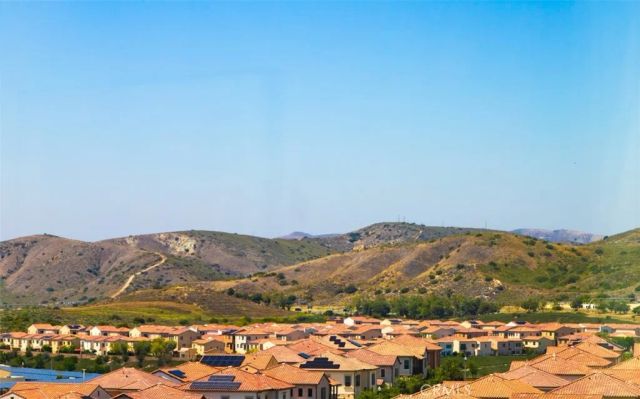 135 Oakstone, Irvine, CA 92618