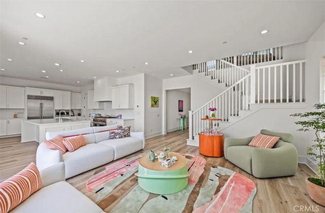 135 Oakstone, Irvine, CA 92618