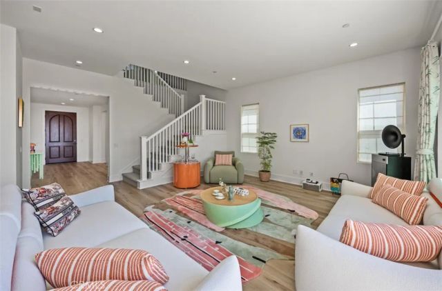 135 Oakstone, Irvine, CA 92618