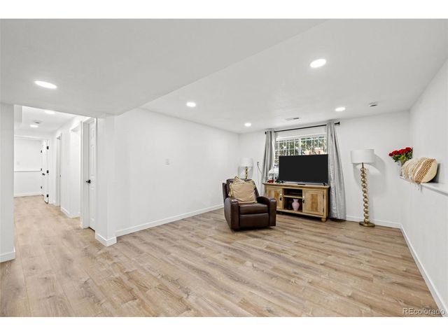 12147 E Hawaii Dr, Aurora, CO 80012