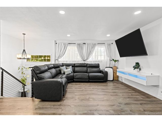 12147 E Hawaii Dr, Aurora, CO 80012