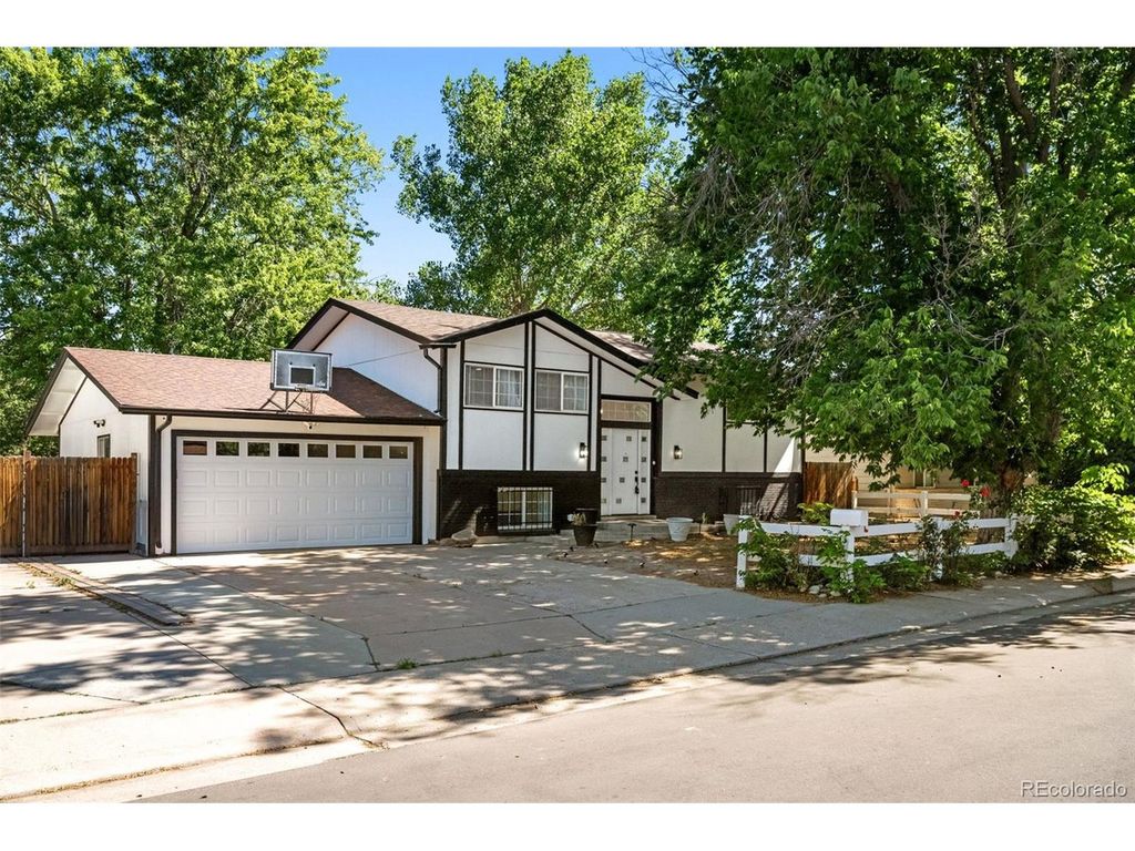 12147 E Hawaii Dr, Aurora, CO 80012