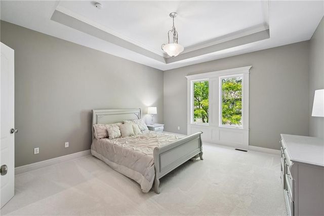 11005 N Cosby Avenue, Kansas City, MO 64154
