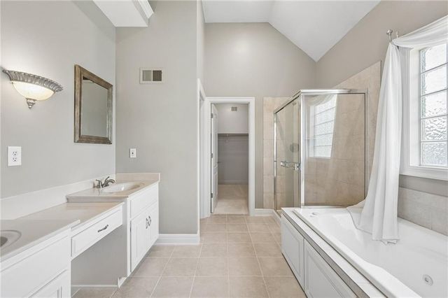 11005 N Cosby Avenue, Kansas City, MO 64154