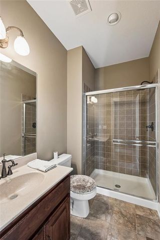 11005 N Cosby Avenue, Kansas City, MO 64154