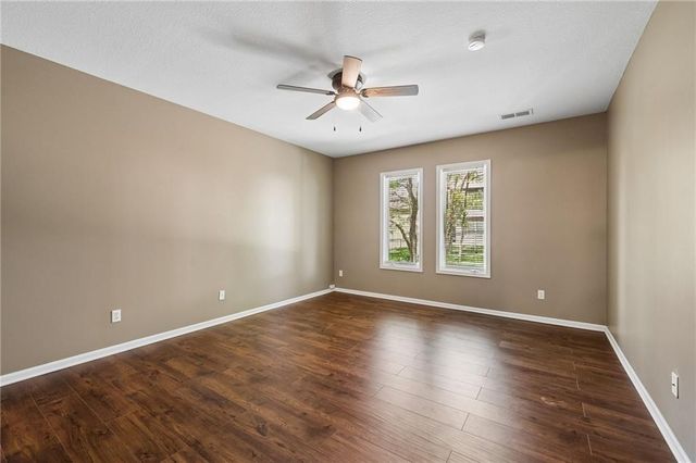 11005 N Cosby Avenue, Kansas City, MO 64154