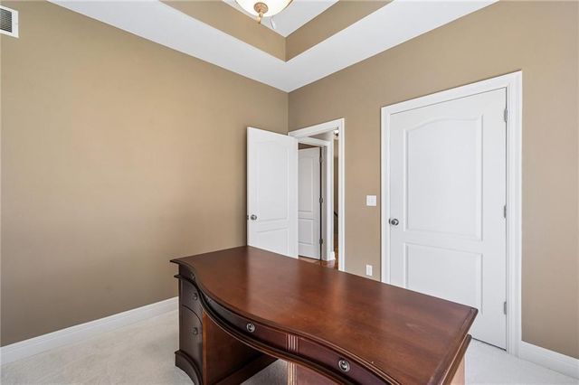 11005 N Cosby Avenue, Kansas City, MO 64154