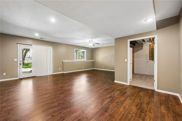 11005 N Cosby Avenue, Kansas City, MO 64154