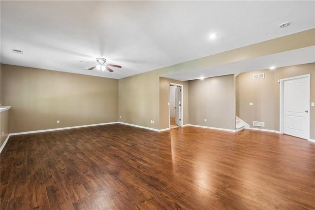 11005 N Cosby Avenue, Kansas City, MO 64154