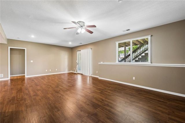 11005 N Cosby Avenue, Kansas City, MO 64154