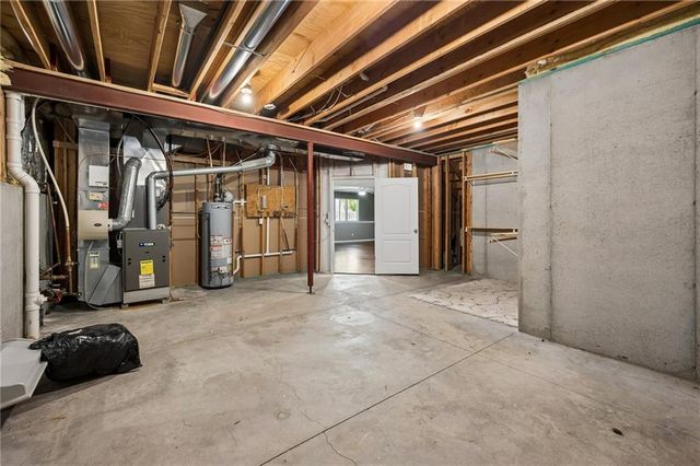 11005 N Cosby Avenue, Kansas City, MO 64154