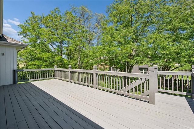 11005 N Cosby Avenue, Kansas City, MO 64154
