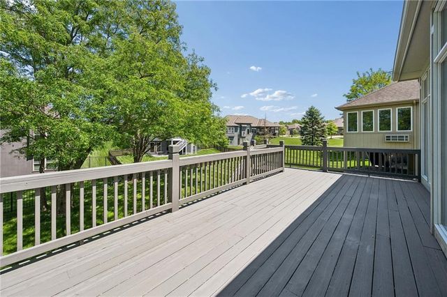 11005 N Cosby Avenue, Kansas City, MO 64154