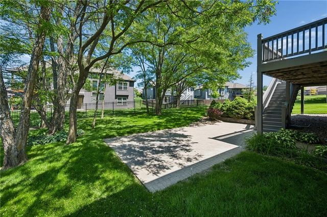 11005 N Cosby Avenue, Kansas City, MO 64154