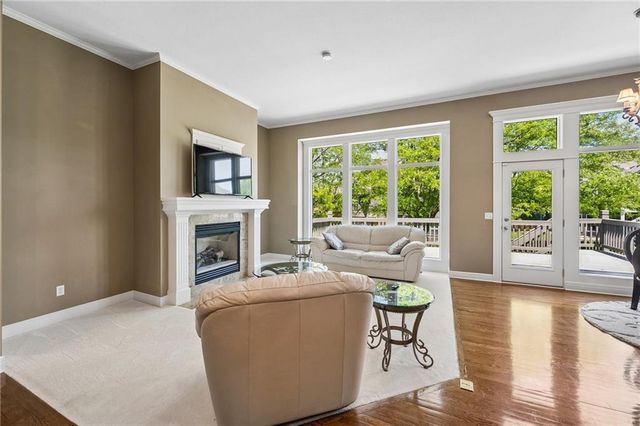 11005 N Cosby Avenue, Kansas City, MO 64154