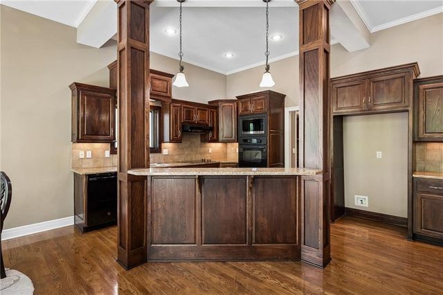 11005 N Cosby Avenue, Kansas City, MO 64154