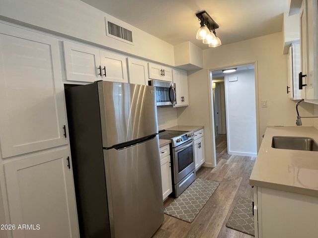 3242 E Camelback Road 204, Phoenix, AZ 85018