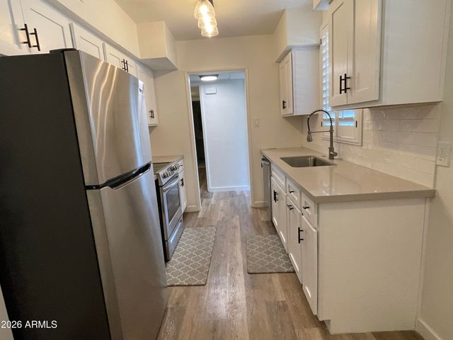 3242 E Camelback Road 204, Phoenix, AZ 85018