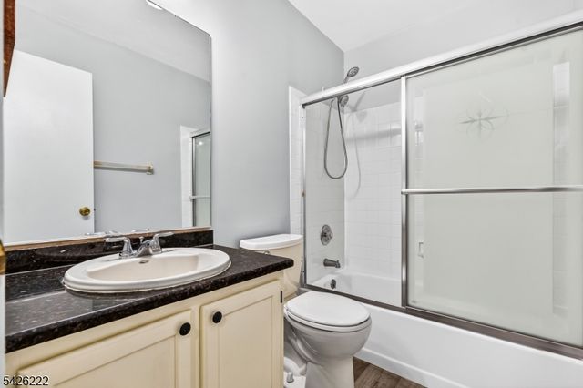 10 Bradovra Ct, Hillsborough Twp., NJ 08844