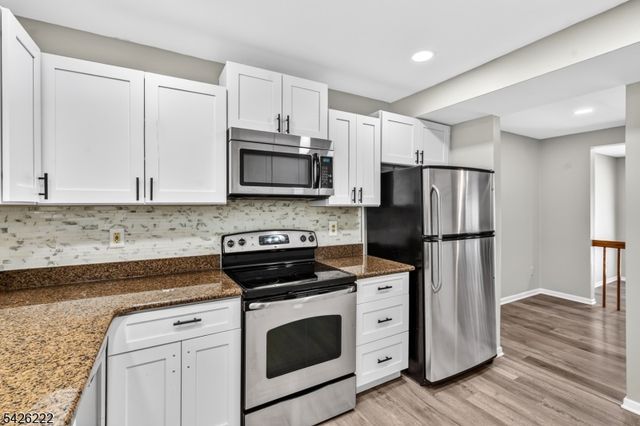 10 Bradovra Ct, Hillsborough Twp., NJ 08844