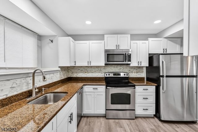 10 Bradovra Ct, Hillsborough Twp., NJ 08844