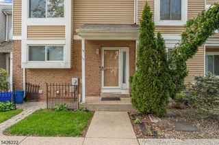 10 Bradovra Ct, Hillsborough Twp., NJ 08844