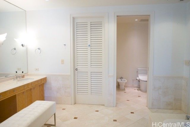 1740 S Beretania Street 1, Honolulu, HI 96826