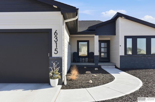 6315 N 207th Street, Elkhorn, NE 68022