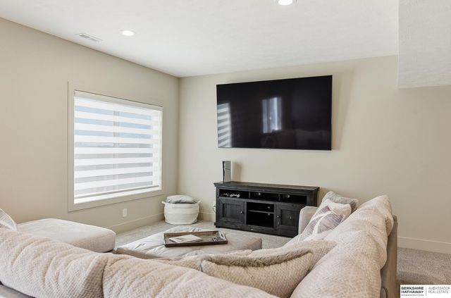 6315 N 207th Street, Elkhorn, NE 68022