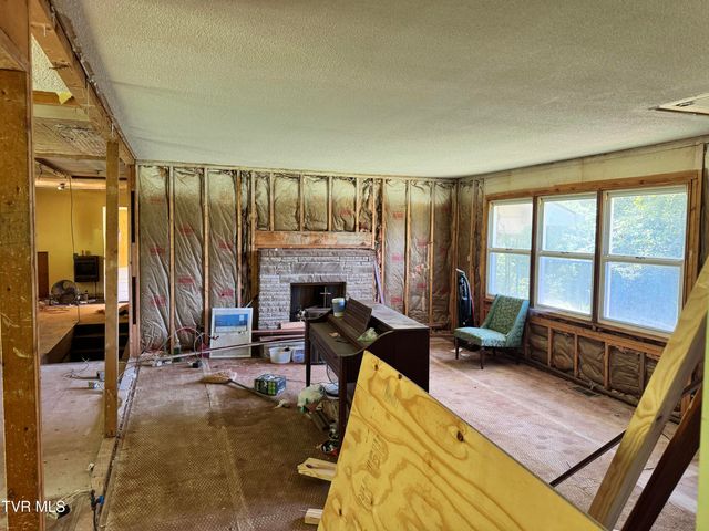 128 Dan Berry Hill Road, Elizabethton, TN 37643