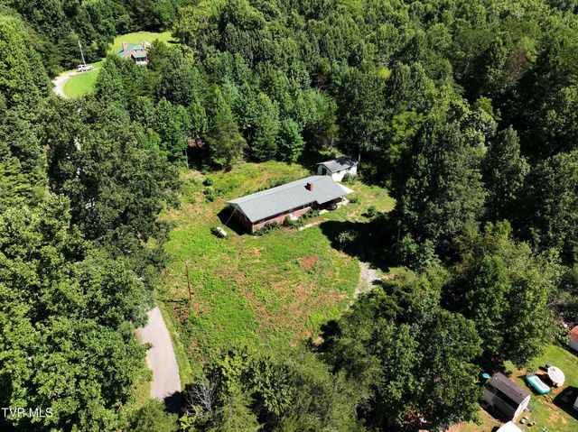 128 Dan Berry Hill Road, Elizabethton, TN 37643
