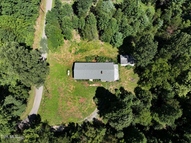 128 Dan Berry Hill Road, Elizabethton, TN 37643