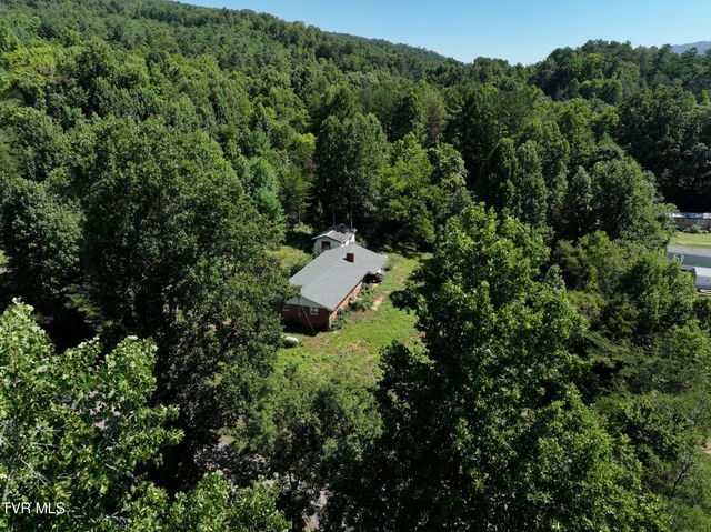 128 Dan Berry Hill Road, Elizabethton, TN 37643